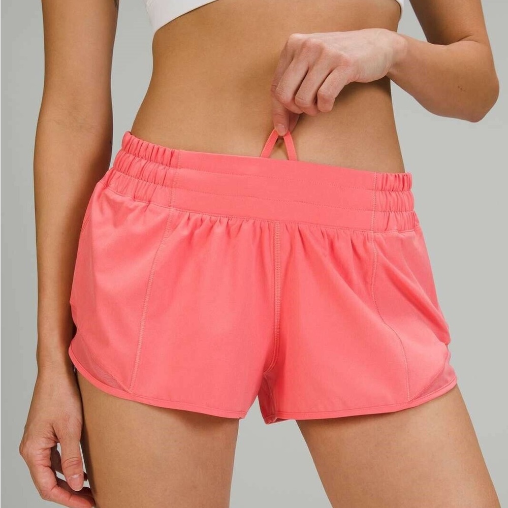 Lululemon Hotty Hot Low Rise 2.5 Shorts in Raspberry Cream